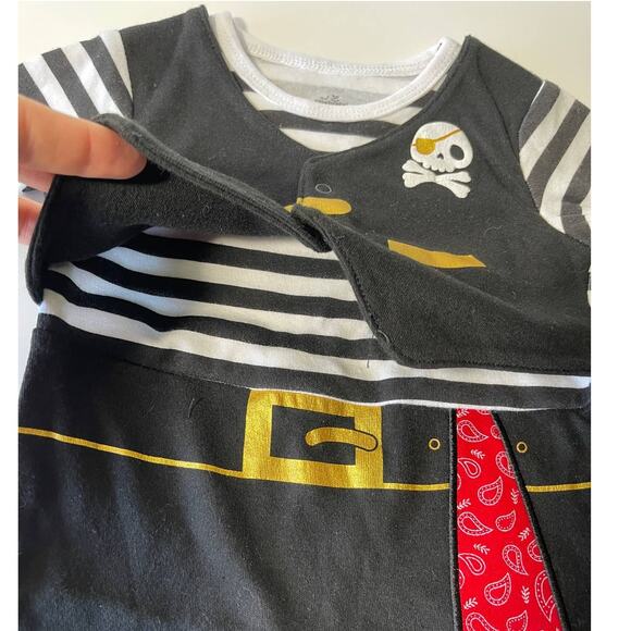 Way To Celebrate Halloween Black White Pirate Coverall Bodysuit 3-6 Months Baby - Picture 4 of 8